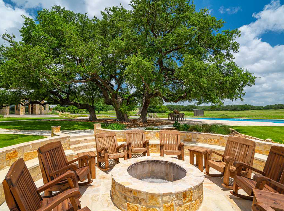 Exclusive Corporate Hunting Lodge - Fire Pit